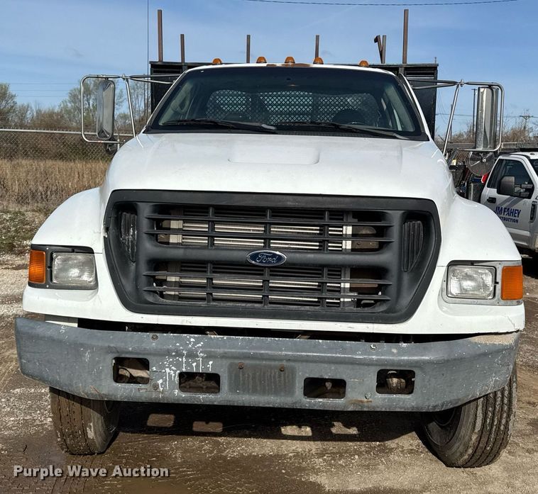 image for item ED4178 2000 Ford F750 Super Duty XL flatbed truck