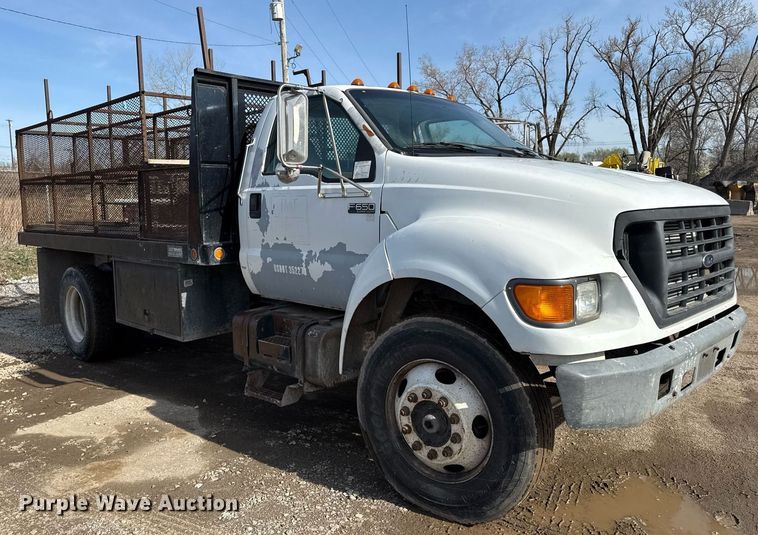 image for item ED4178 2000 Ford F750 Super Duty XL flatbed truck