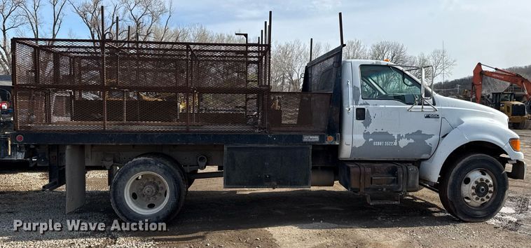 image for item ED4178 2000 Ford F750 Super Duty XL flatbed truck