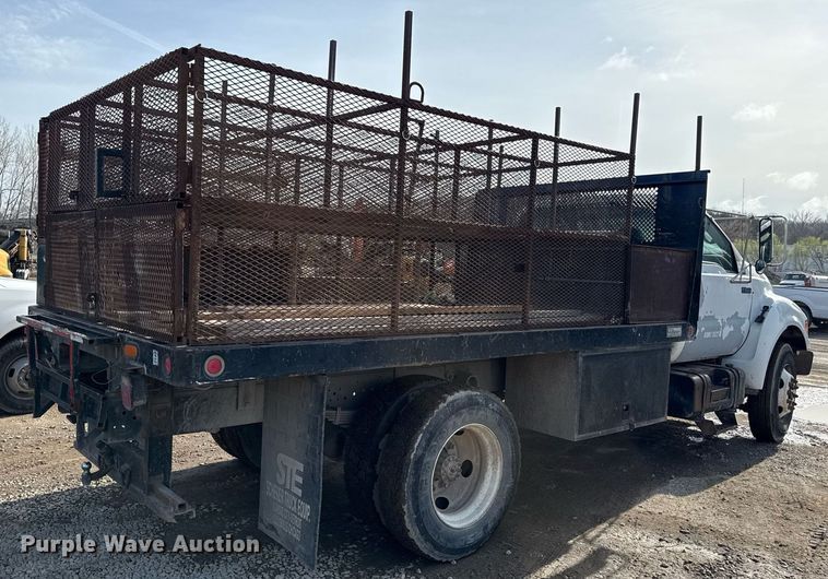 image for item ED4178 2000 Ford F750 Super Duty XL flatbed truck