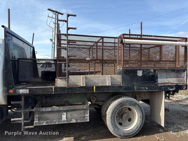 image for item ED4178 2000 Ford F750 Super Duty XL flatbed truck