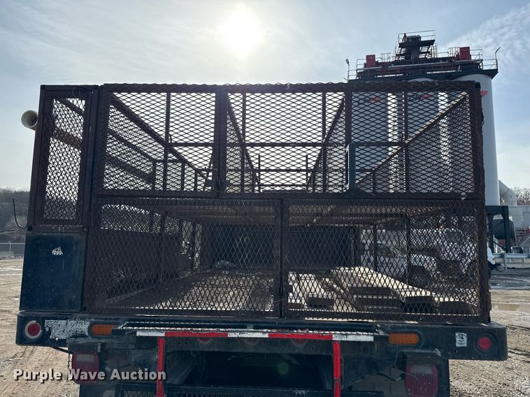 image for item ED4178 2000 Ford F750 Super Duty XL flatbed truck