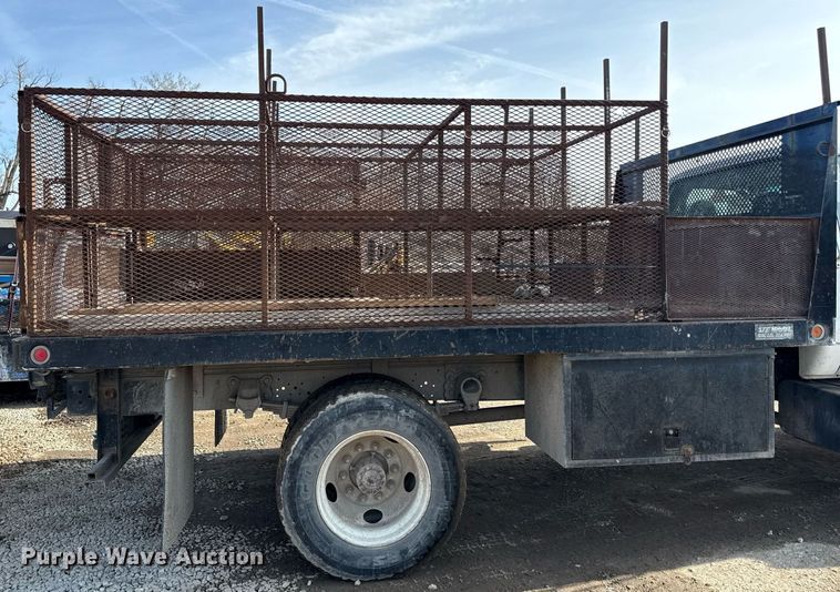 image for item ED4178 2000 Ford F750 Super Duty XL flatbed truck