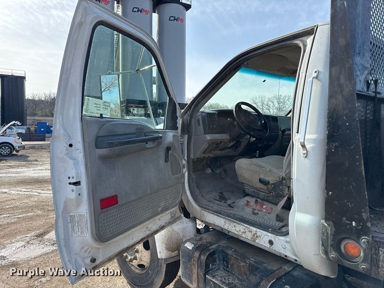 image for item ED4178 2000 Ford F750 Super Duty XL flatbed truck