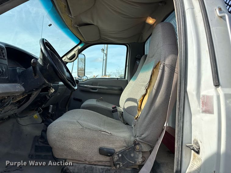 image for item ED4178 2000 Ford F750 Super Duty XL flatbed truck