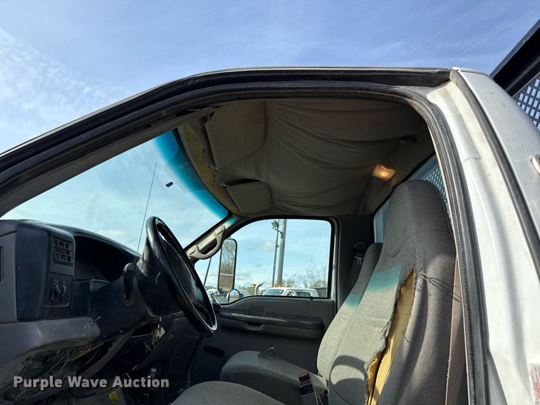 image for item ED4178 2000 Ford F750 Super Duty XL flatbed truck