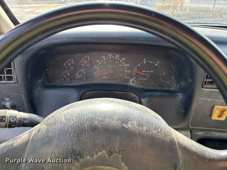 image for item ED4178 2000 Ford F750 Super Duty XL flatbed truck