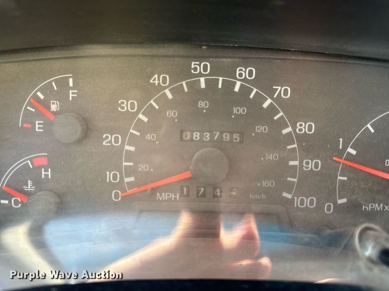 image for item ED4178 2000 Ford F750 Super Duty XL flatbed truck