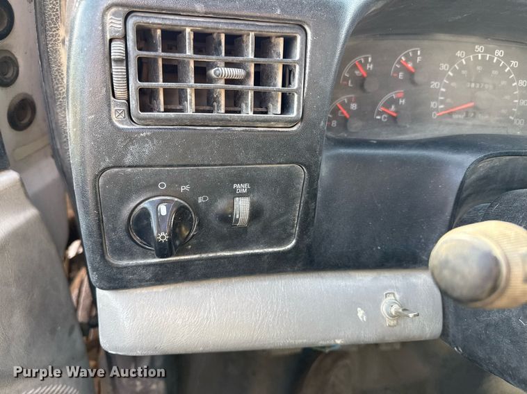 image for item ED4178 2000 Ford F750 Super Duty XL flatbed truck