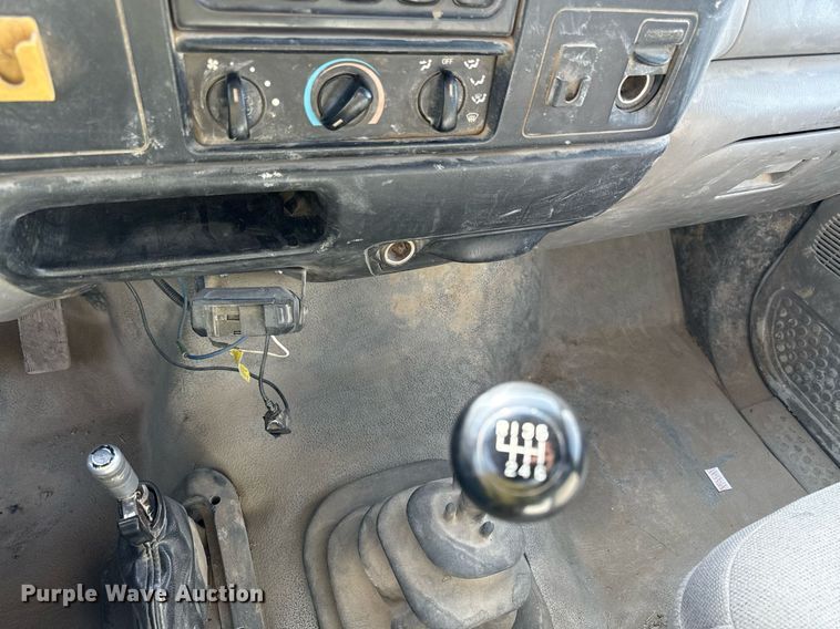 image for item ED4178 2000 Ford F750 Super Duty XL flatbed truck