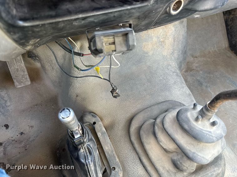 image for item ED4178 2000 Ford F750 Super Duty XL flatbed truck