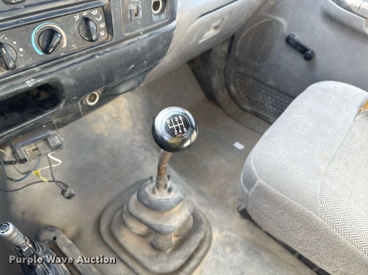 image for item ED4178 2000 Ford F750 Super Duty XL flatbed truck