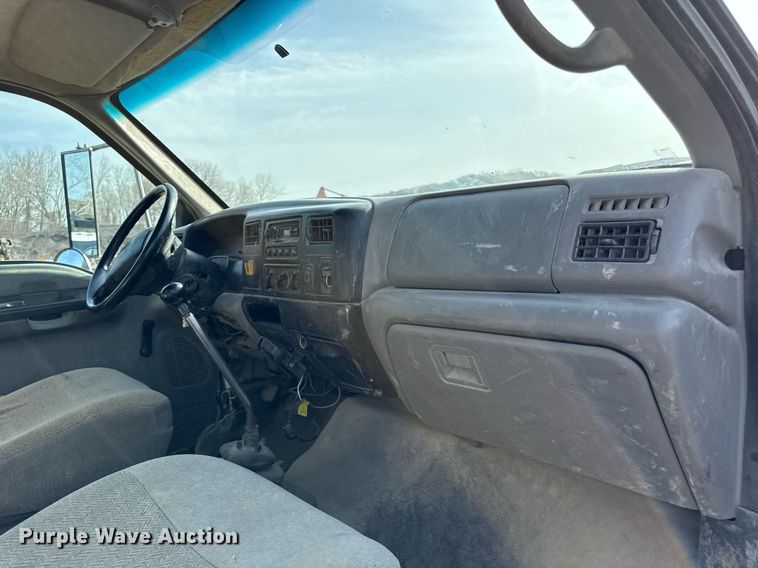 image for item ED4178 2000 Ford F750 Super Duty XL flatbed truck