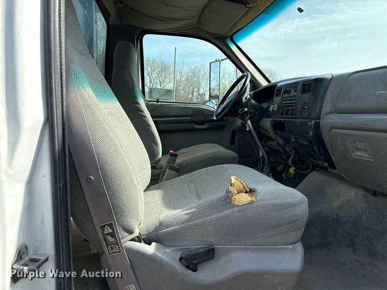 image for item ED4178 2000 Ford F750 Super Duty XL flatbed truck