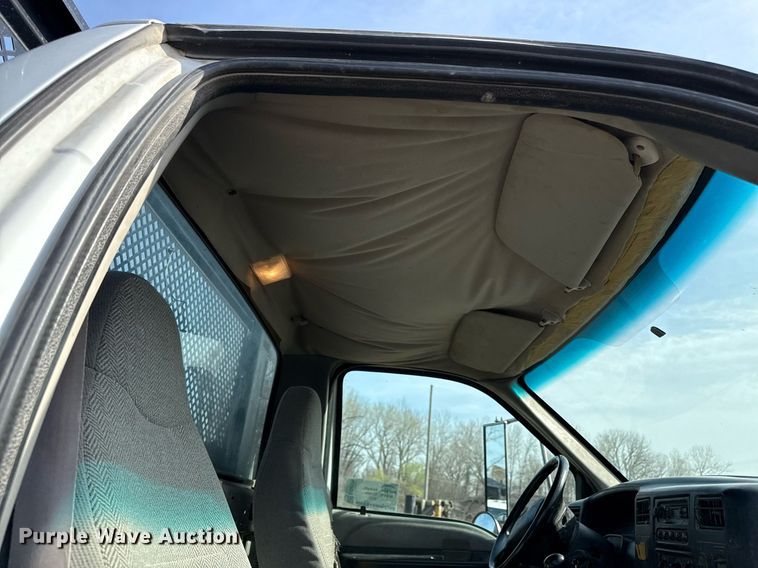 image for item ED4178 2000 Ford F750 Super Duty XL flatbed truck