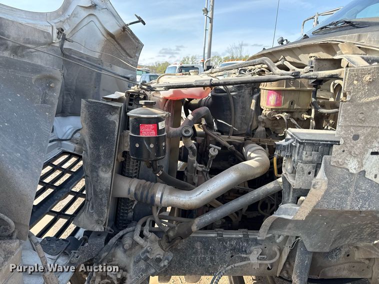 image for item ED4178 2000 Ford F750 Super Duty XL flatbed truck