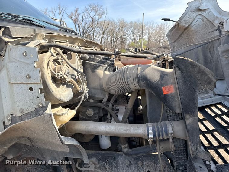 image for item ED4178 2000 Ford F750 Super Duty XL flatbed truck