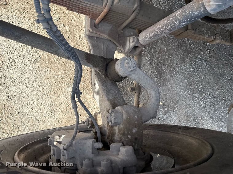 image for item ED4178 2000 Ford F750 Super Duty XL flatbed truck