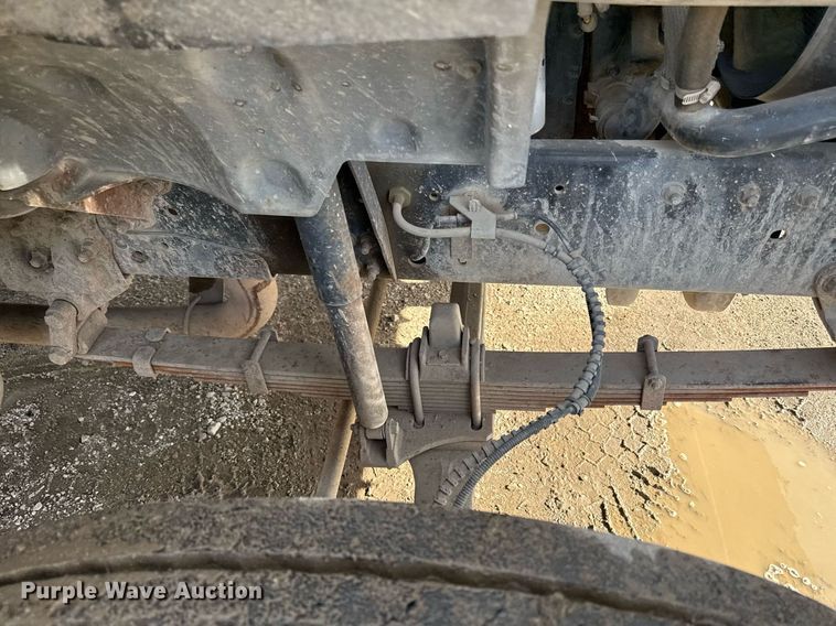 image for item ED4178 2000 Ford F750 Super Duty XL flatbed truck