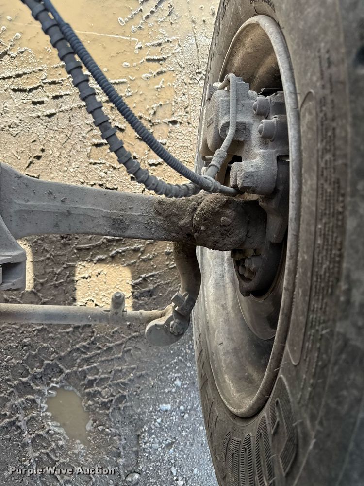 image for item ED4178 2000 Ford F750 Super Duty XL flatbed truck