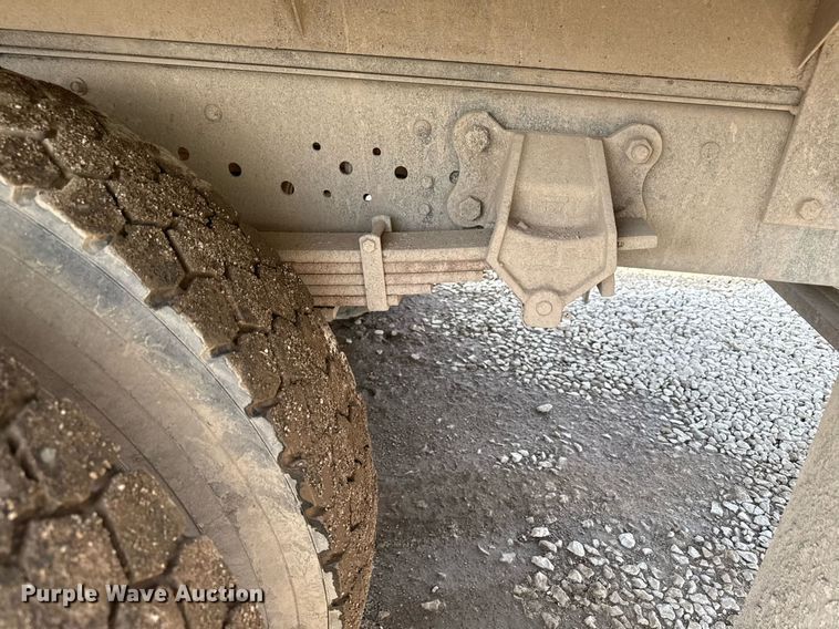 image for item ED4178 2000 Ford F750 Super Duty XL flatbed truck