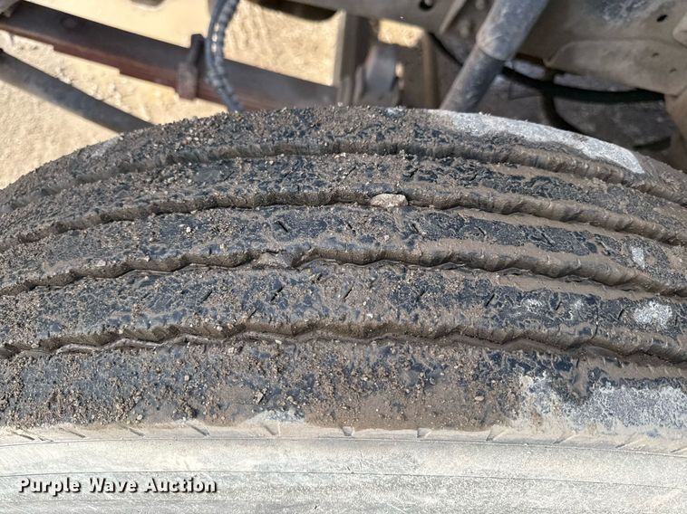 image for item ED4178 2000 Ford F750 Super Duty XL flatbed truck