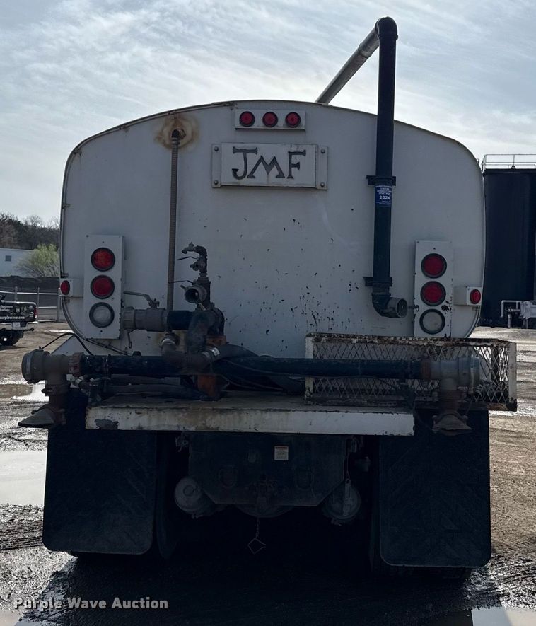 image for item ED4180 2004 Sterling LT9500 water truck