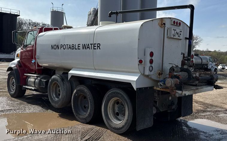 image for item ED4180 2004 Sterling LT9500 water truck