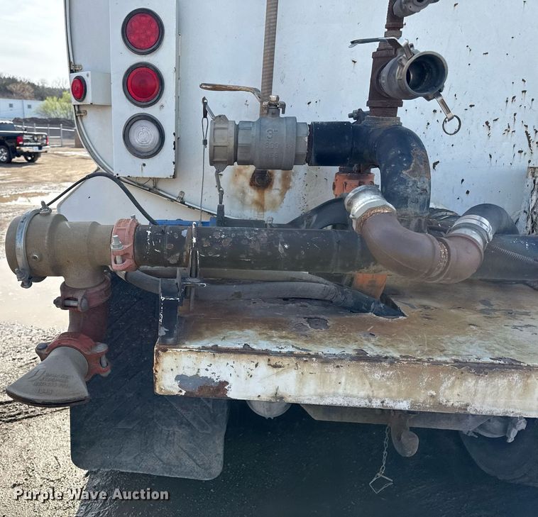 image for item ED4180 2004 Sterling LT9500 water truck