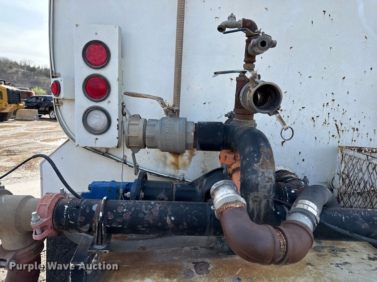 image for item ED4180 2004 Sterling LT9500 water truck