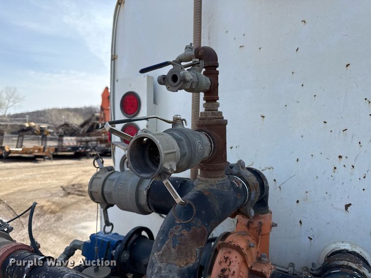 image for item ED4180 2004 Sterling LT9500 water truck