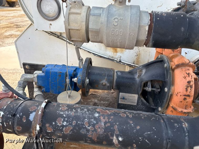 image for item ED4180 2004 Sterling LT9500 water truck