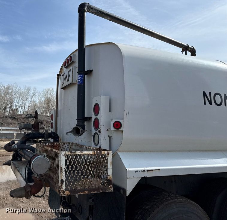 image for item ED4180 2004 Sterling LT9500 water truck