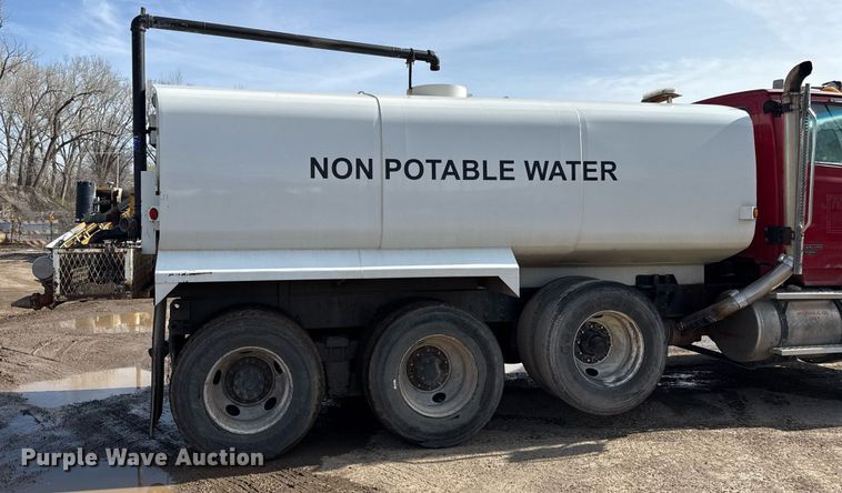 image for item ED4180 2004 Sterling LT9500 water truck