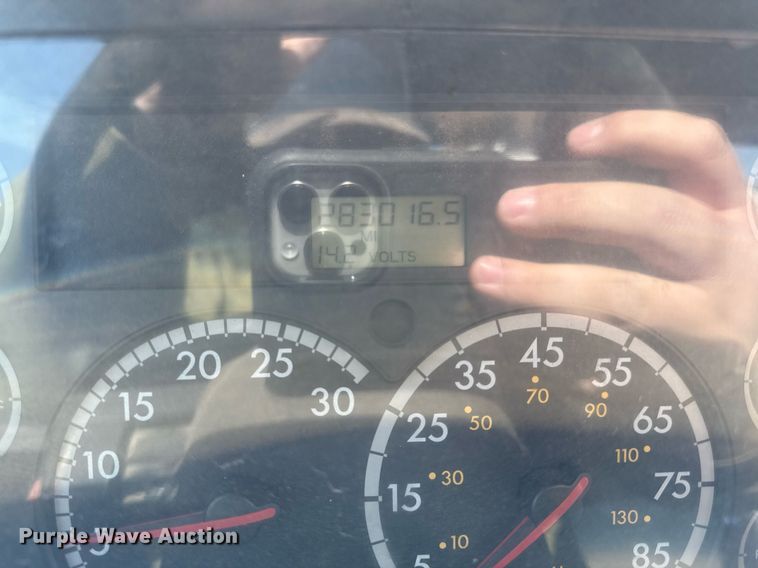 image for item ED4180 2004 Sterling LT9500 water truck