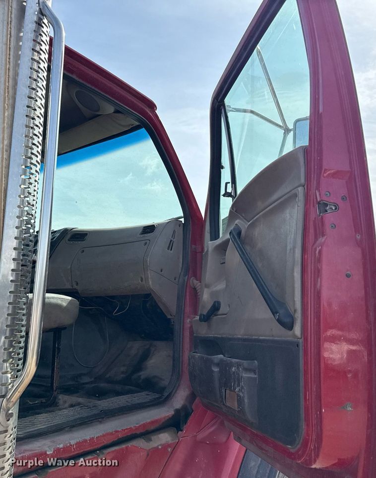 image for item ED4180 2004 Sterling LT9500 water truck