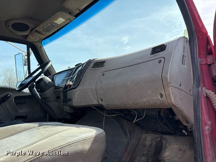 image for item ED4180 2004 Sterling LT9500 water truck