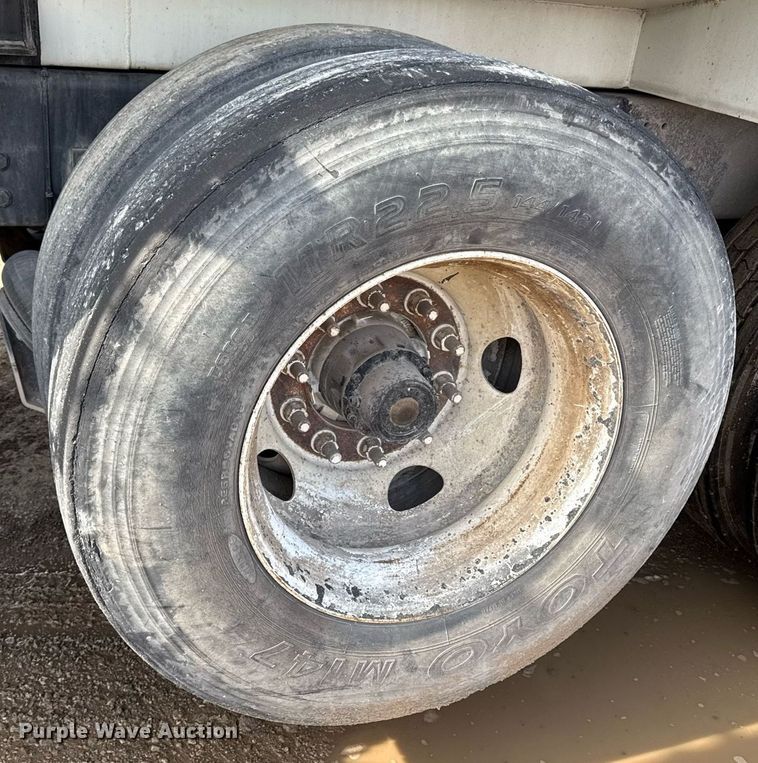 image for item ED4180 2004 Sterling LT9500 water truck