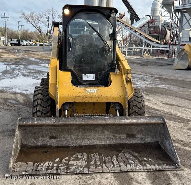 image for item ED4181 2017 Caterpillar 262D skid steer loader