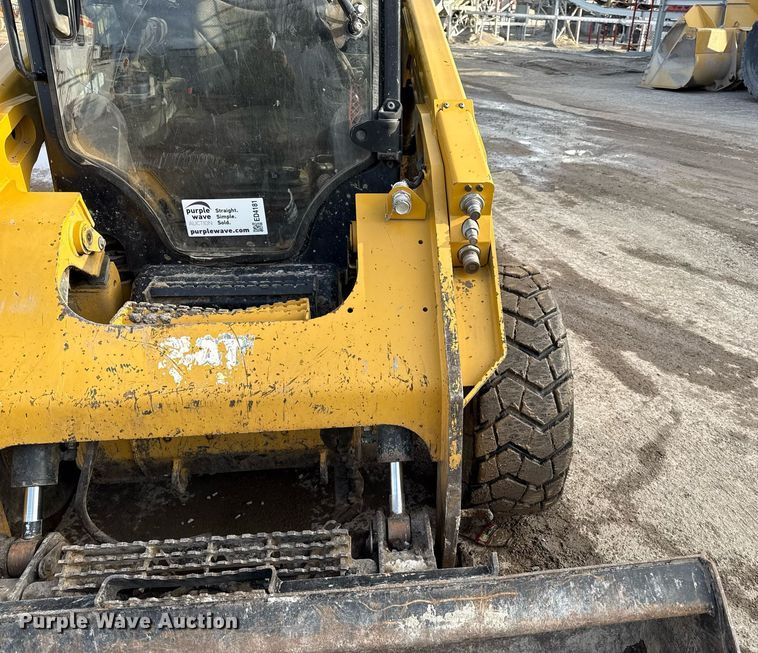 image for item ED4181 2017 Caterpillar 262D skid steer loader