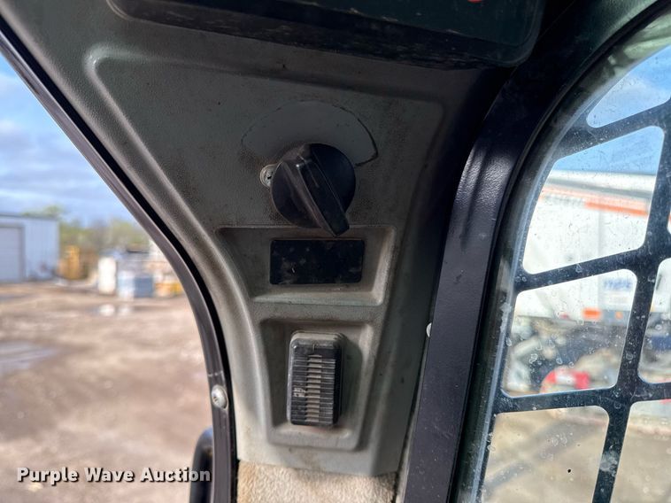 image for item ED4181 2017 Caterpillar 262D skid steer loader