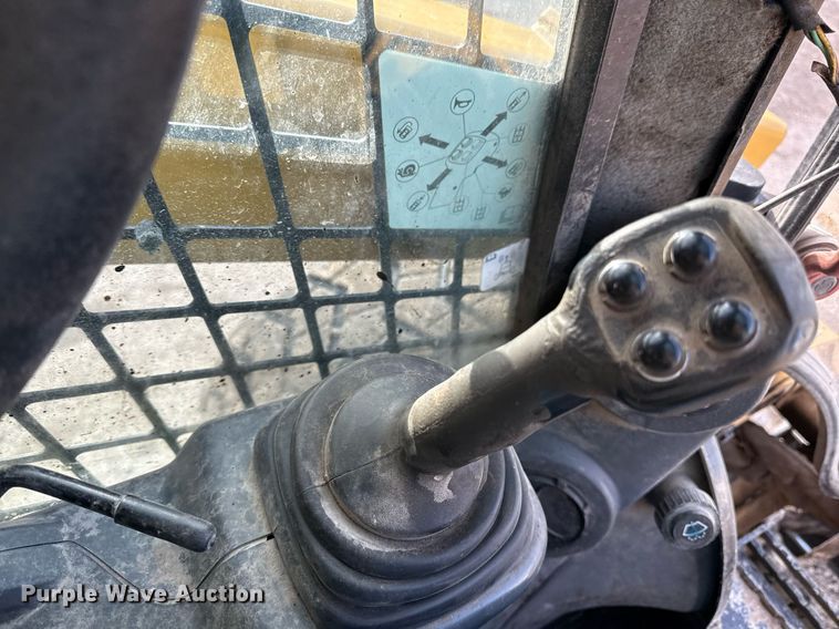 image for item ED4181 2017 Caterpillar 262D skid steer loader