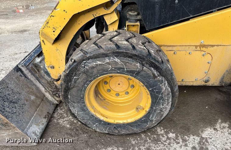 image for item ED4181 2017 Caterpillar 262D skid steer loader