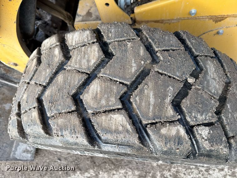 image for item ED4181 2017 Caterpillar 262D skid steer loader