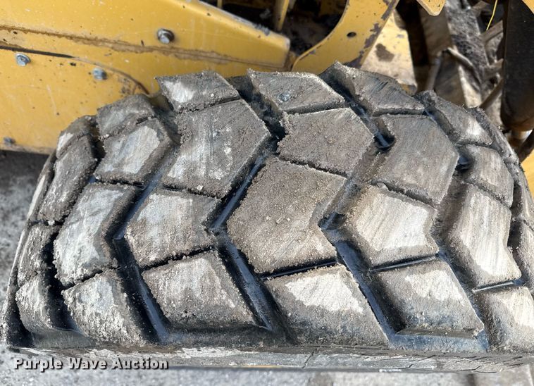 image for item ED4181 2017 Caterpillar 262D skid steer loader