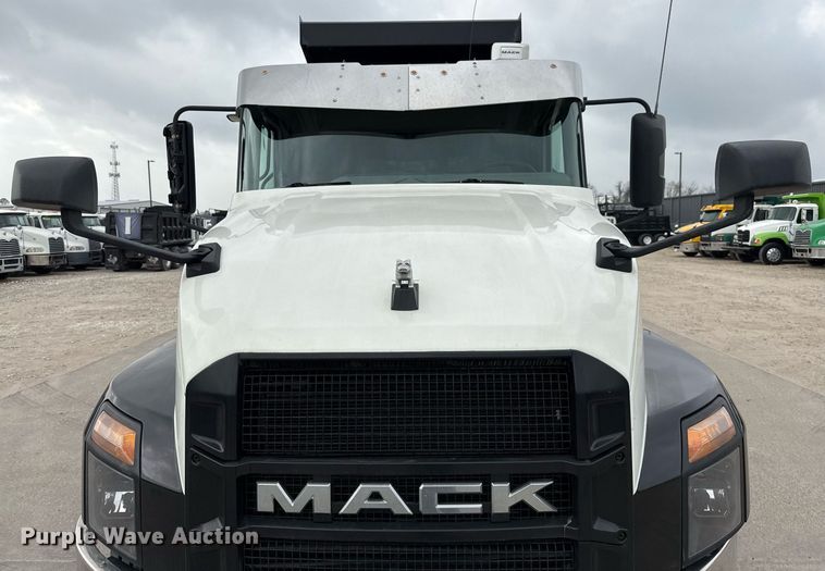 image for item ED5560 2019 Mack Anthem dump truck