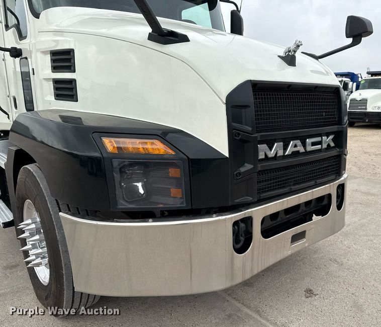image for item ED5560 2019 Mack Anthem dump truck