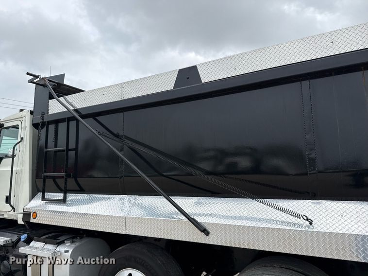image for item ED5560 2019 Mack Anthem dump truck