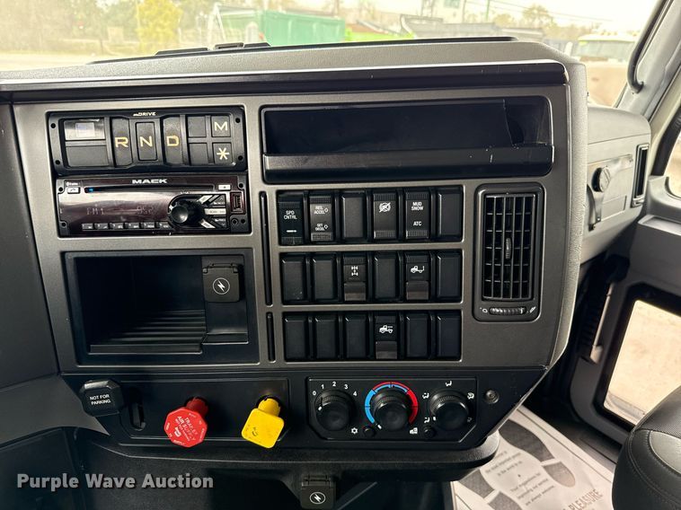 image for item ED5560 2019 Mack Anthem dump truck