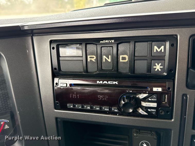 image for item ED5560 2019 Mack Anthem dump truck